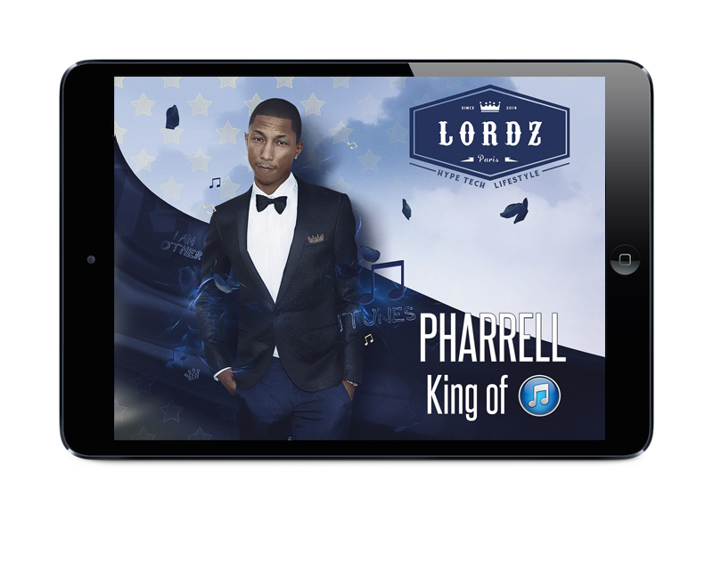 Visuel éditorial — tablette affichant une campagne mode bleu nuit